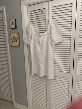 NWT Vineyard Vines eyelet puff sleeve. Dress